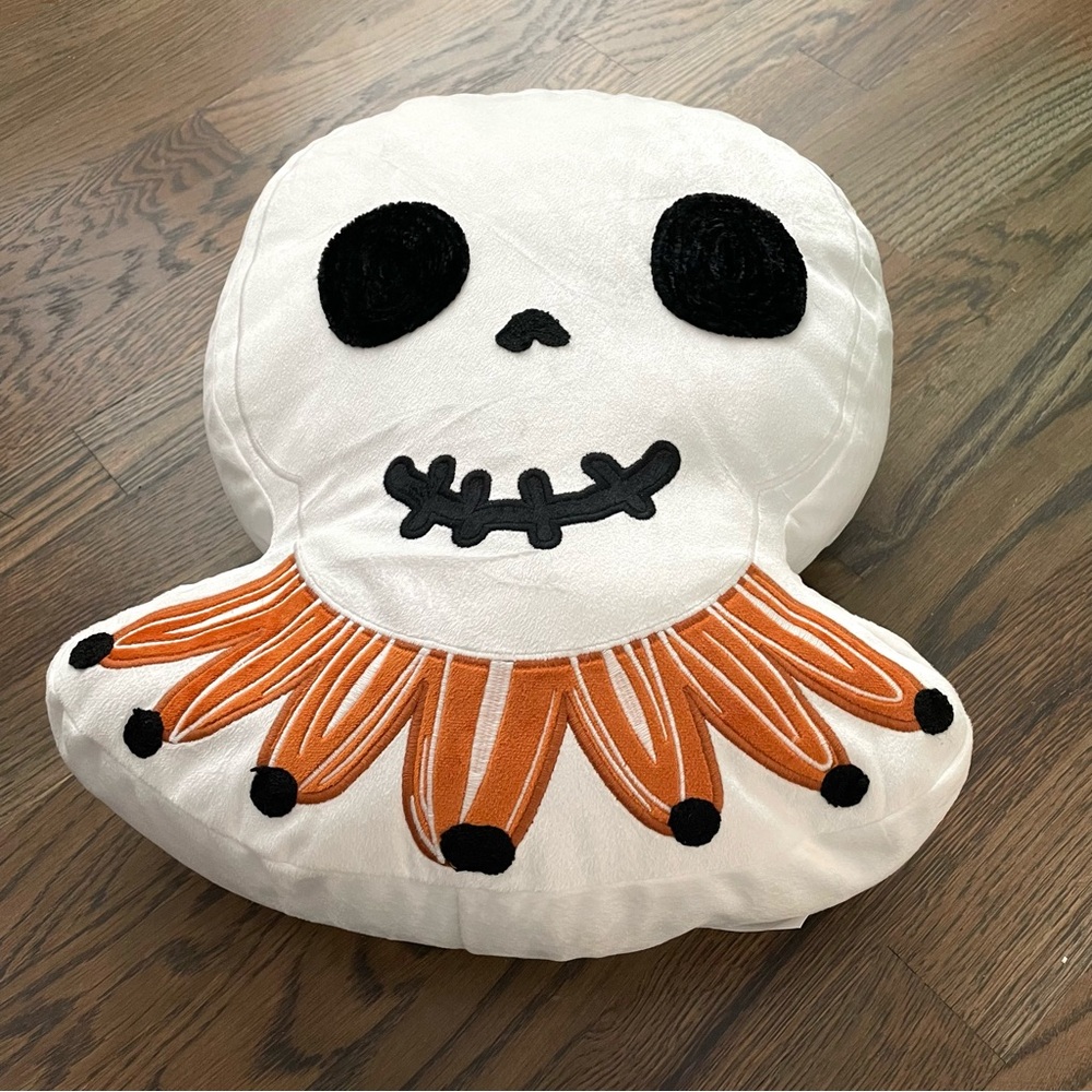Envogue Skeleton Halloween Pillow
